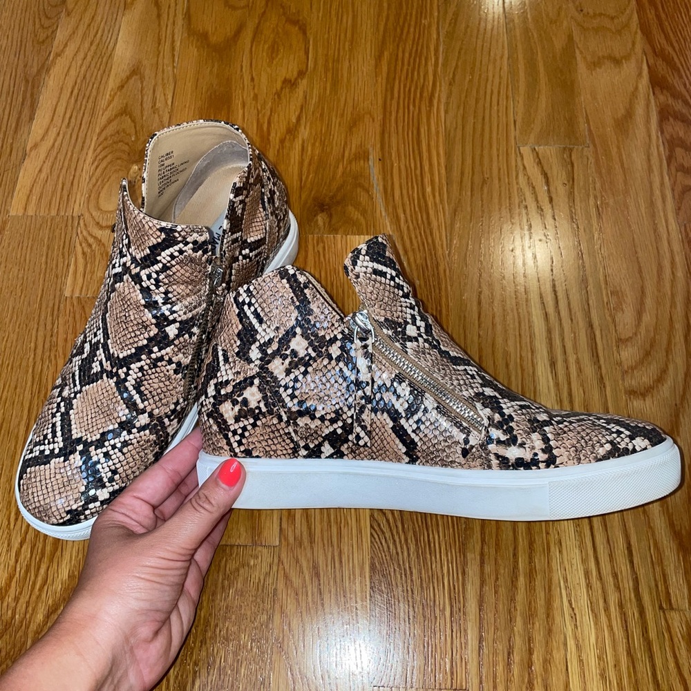 Slip on sneakers